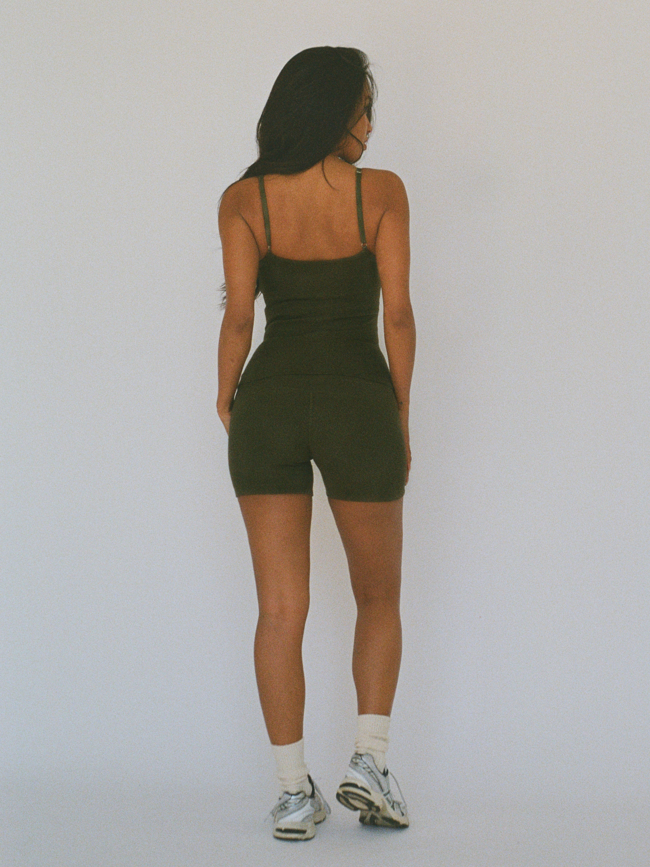 organic cotton high-rise 4" shorts - olive green