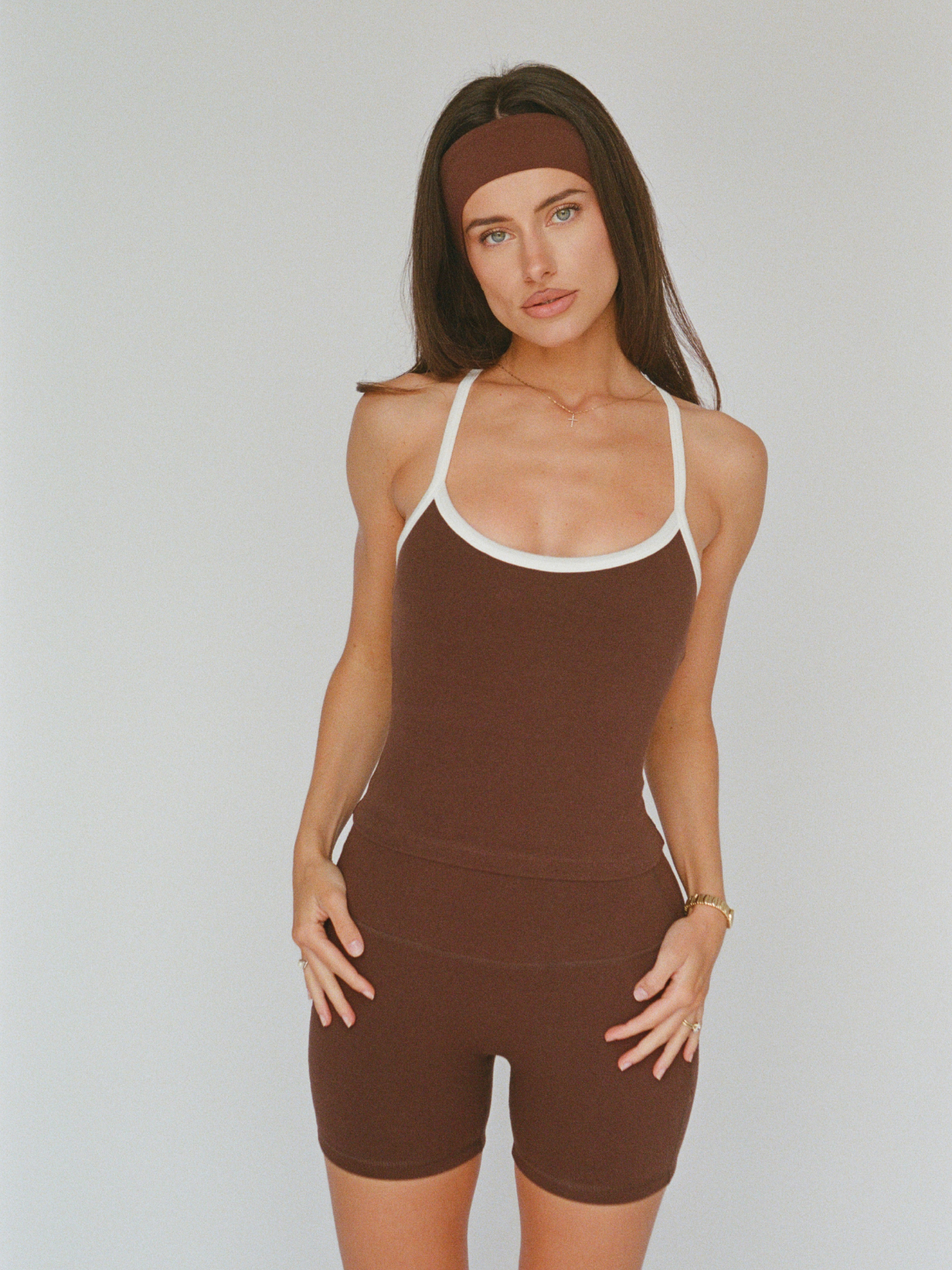 organic cotton piped tank with built-in bra – chocolate brown
