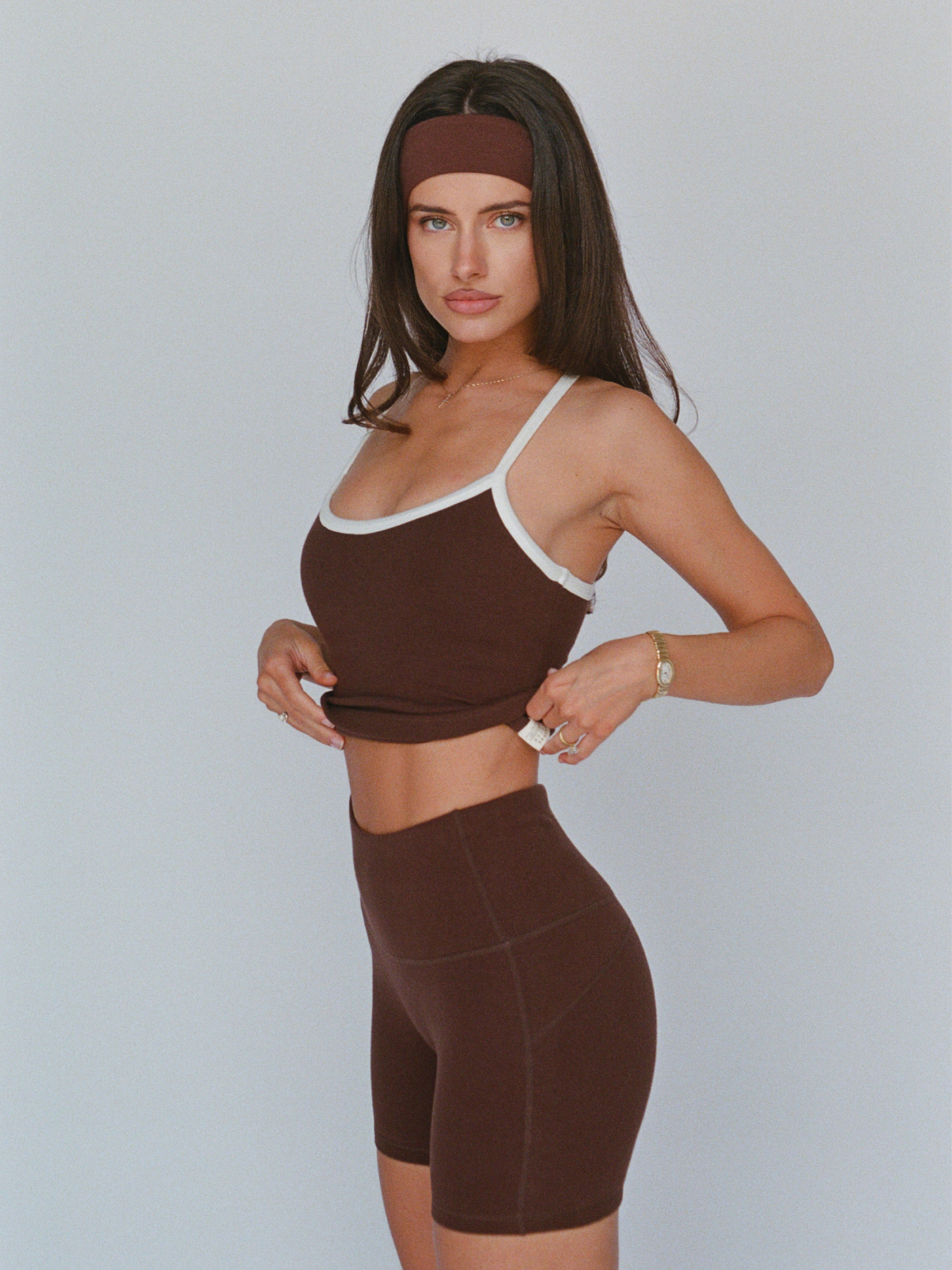 organic cotton high-rise 4" shorts - chocolate brown