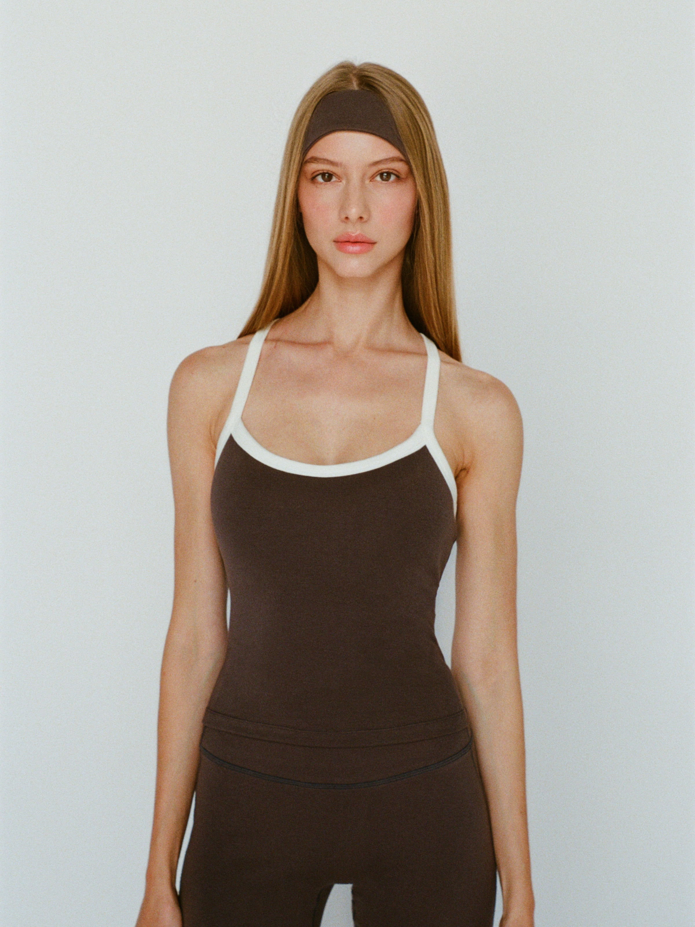 organic cotton piped tank with built-in bra – espresso brown