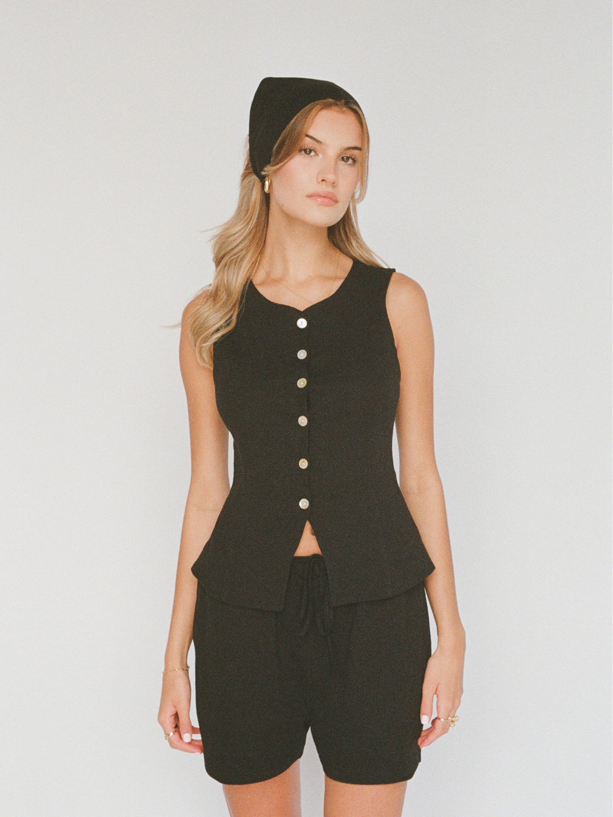 organic cotton linen tailored vest – black