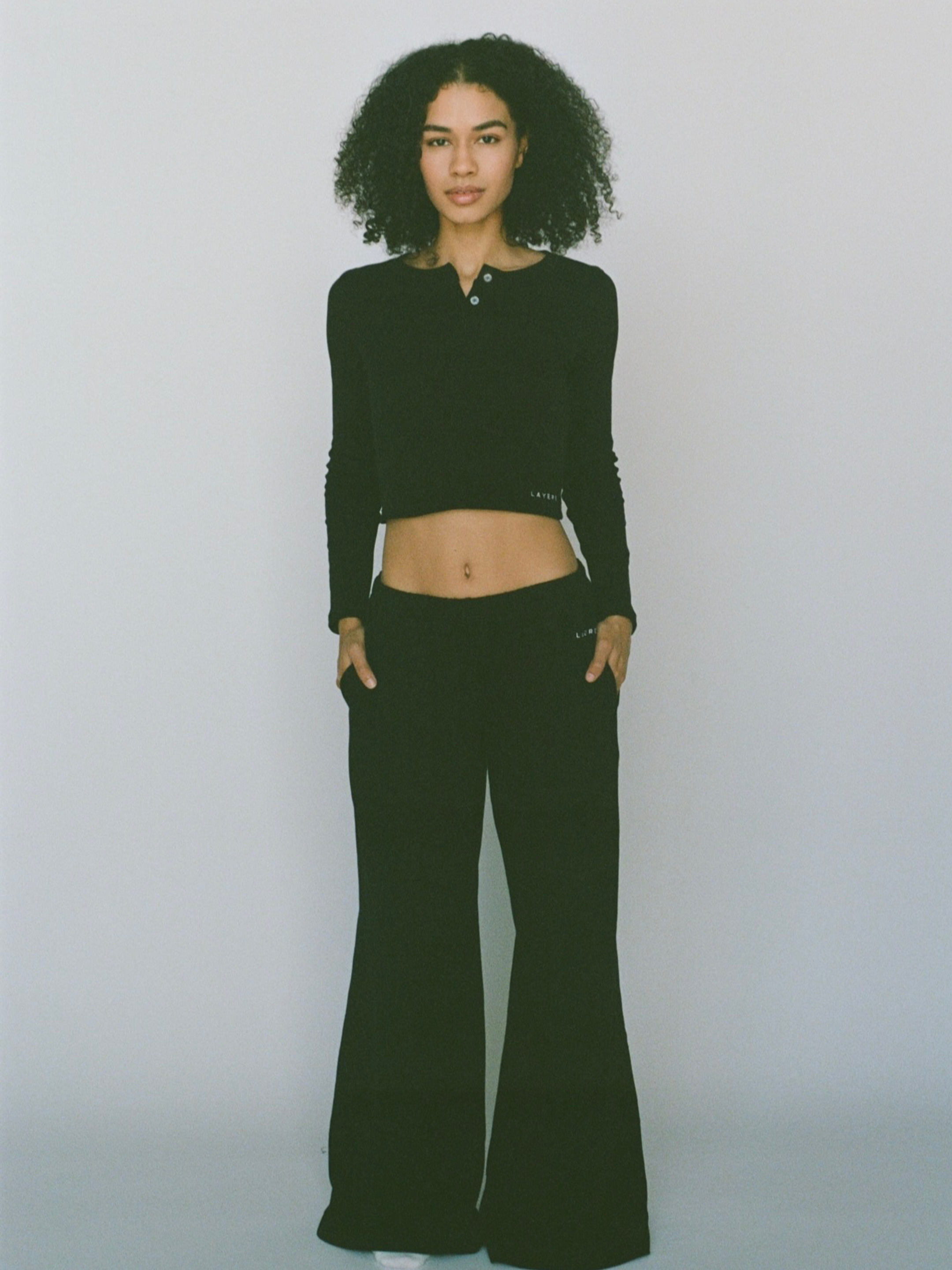 100% organic cotton long sleeve crop top - black